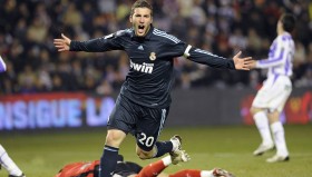 KOK娱乐-传奇归来！莎拉波娃重返赛场，规则革新下的首秀惊艳全场，勇士主场沸腾见证历史